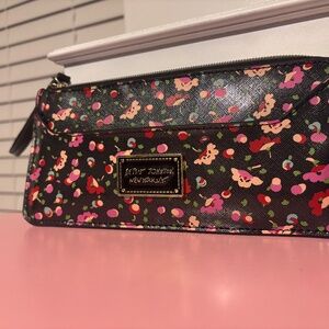Betsey Johnson Wallet / Multicolor / Floral